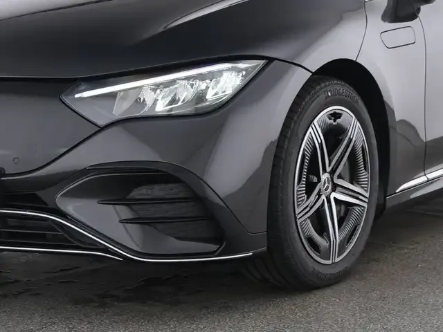 Mercedes-Benz EQE 300