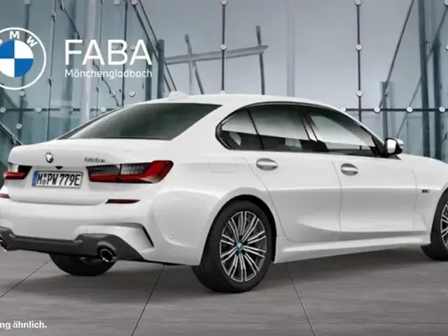 BMW 330