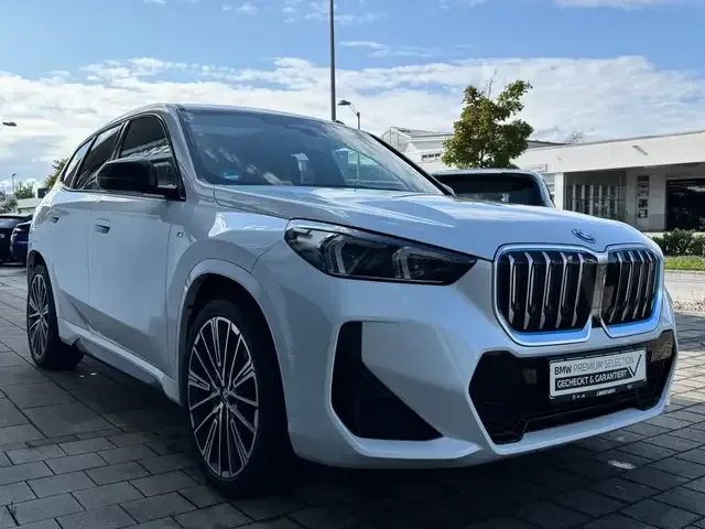 BMW iX1