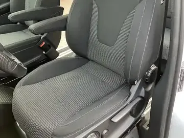Mercedes-Benz V 220