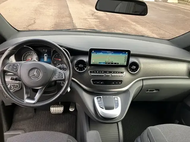 Mercedes-Benz V 220