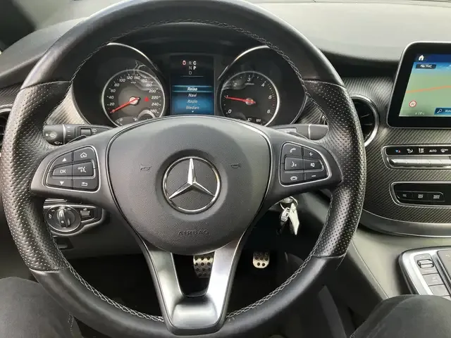 Mercedes-Benz V 220