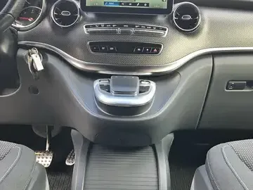 Mercedes-Benz V 220