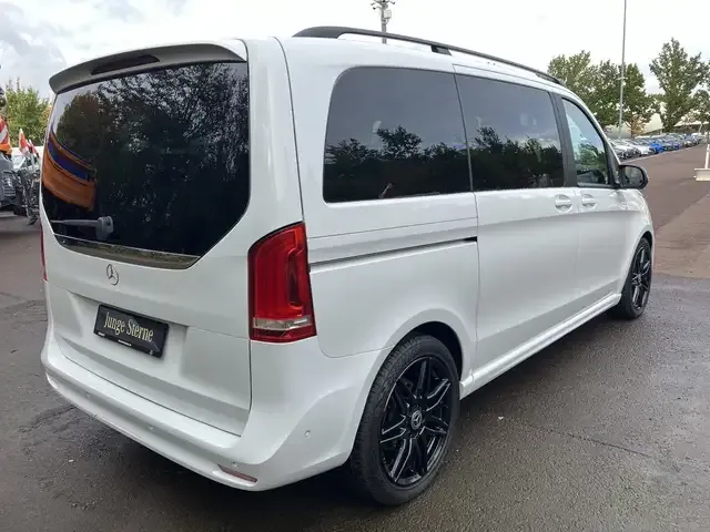 Mercedes-Benz V 220