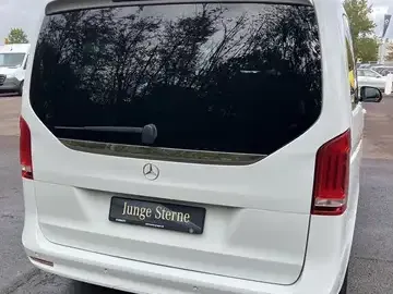 Mercedes-Benz V 220