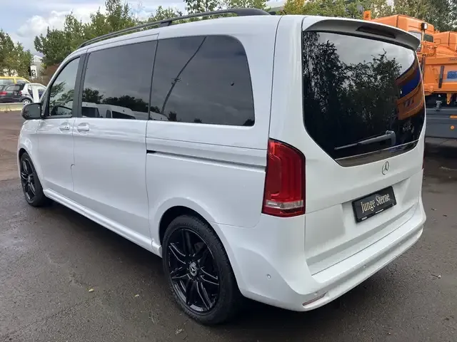 Mercedes-Benz V 220