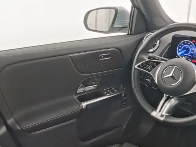 Mercedes-Benz EQB 300