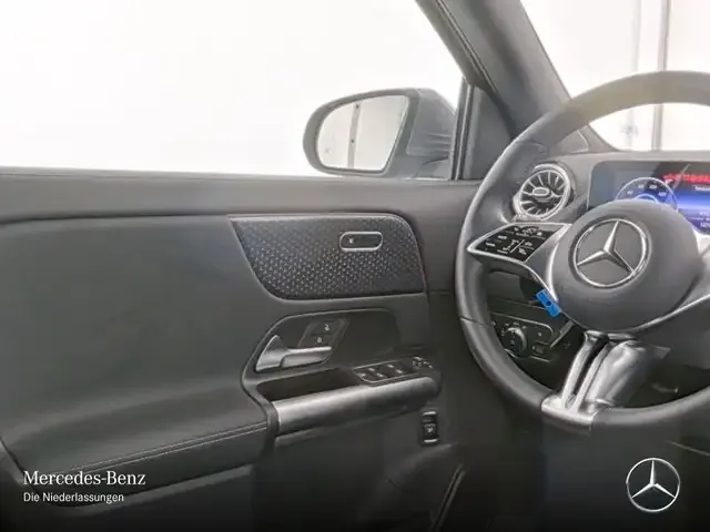 Mercedes-Benz EQA 300