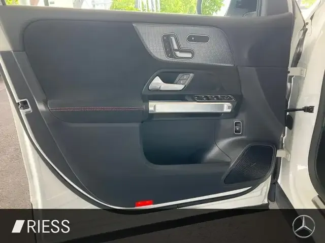 Mercedes-Benz EQB 300