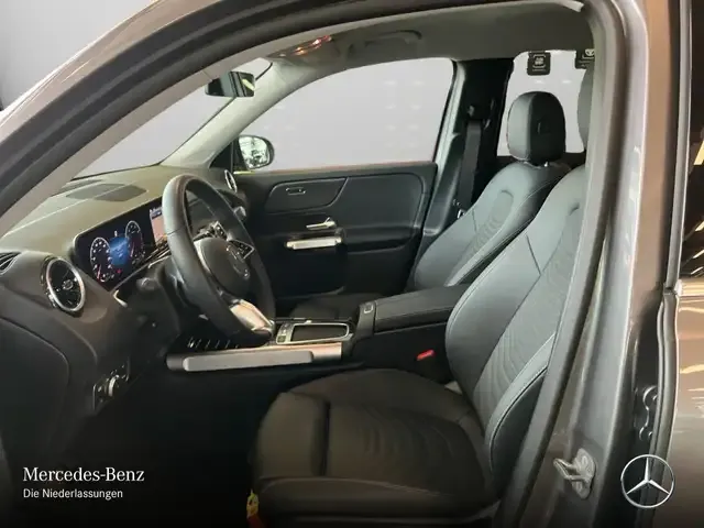 Mercedes-Benz GLB 220