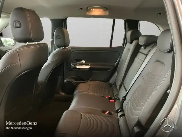 Mercedes-Benz GLB 220