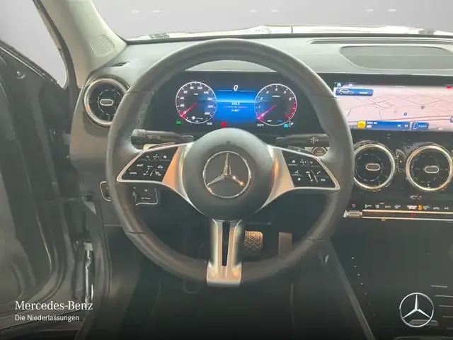 Mercedes-Benz GLB 220