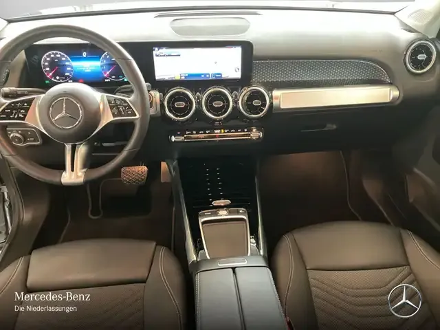 Mercedes-Benz GLB 220