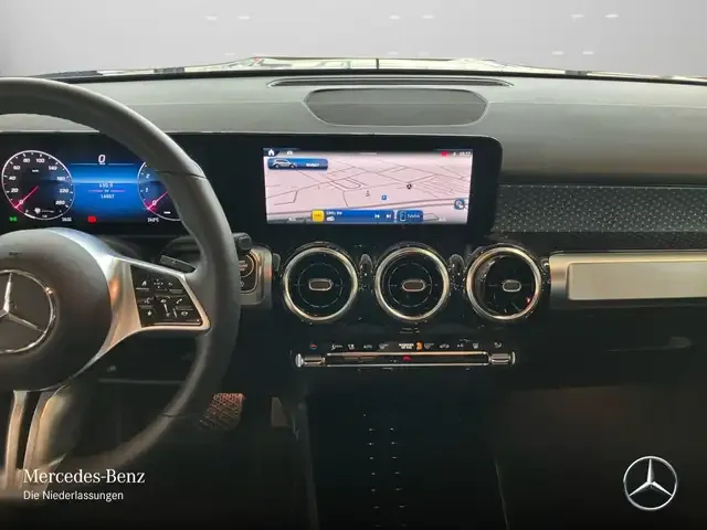 Mercedes-Benz GLB 220
