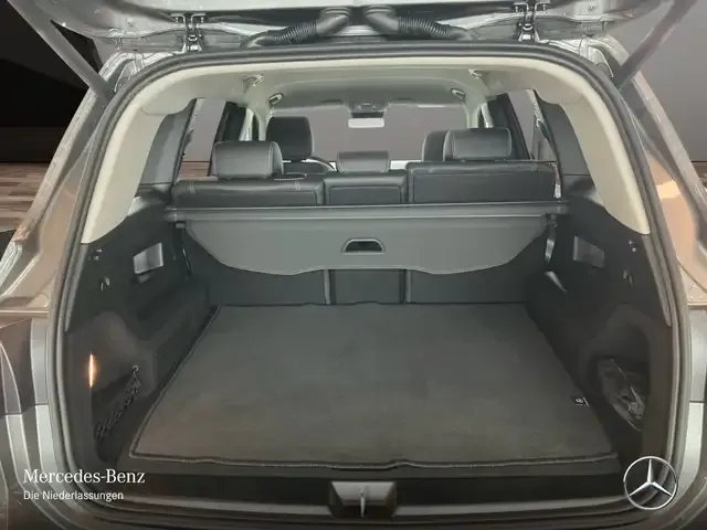 Mercedes-Benz GLB 220