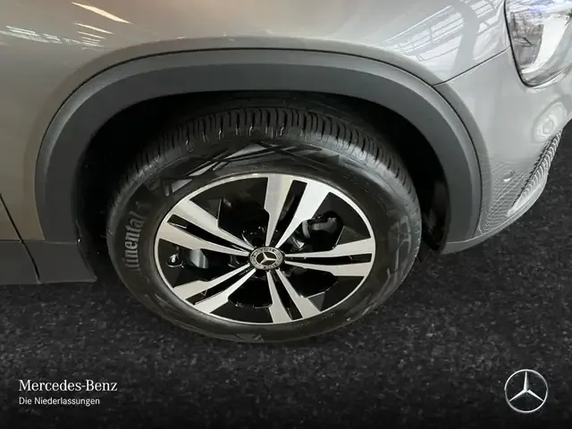 Mercedes-Benz GLB 220