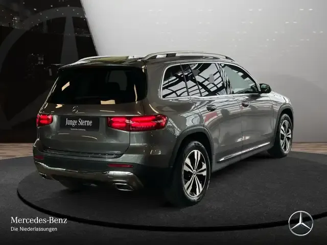 Mercedes-Benz GLB 220