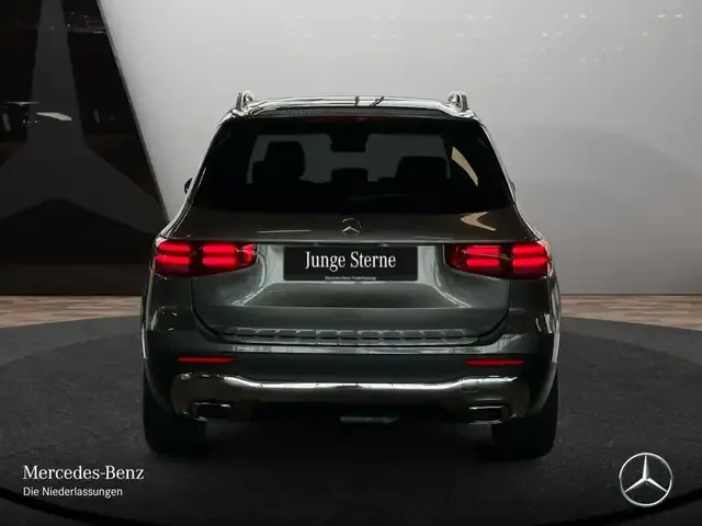 Mercedes-Benz GLB 220