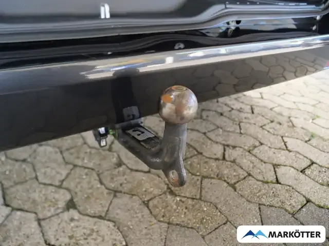Mercedes-Benz V 220