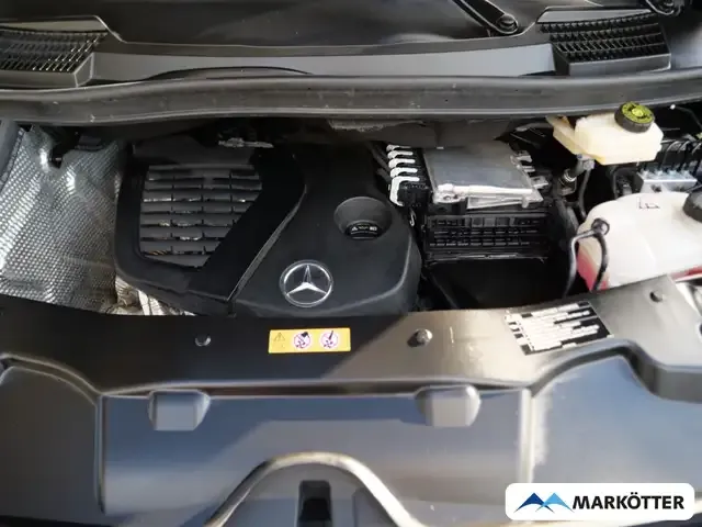 Mercedes-Benz V 220