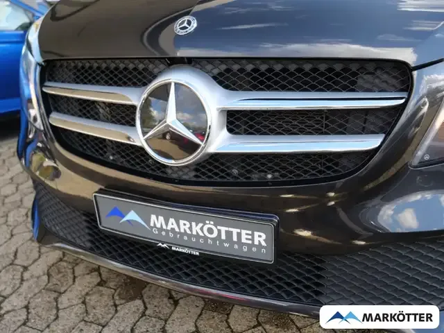 Mercedes-Benz V 220