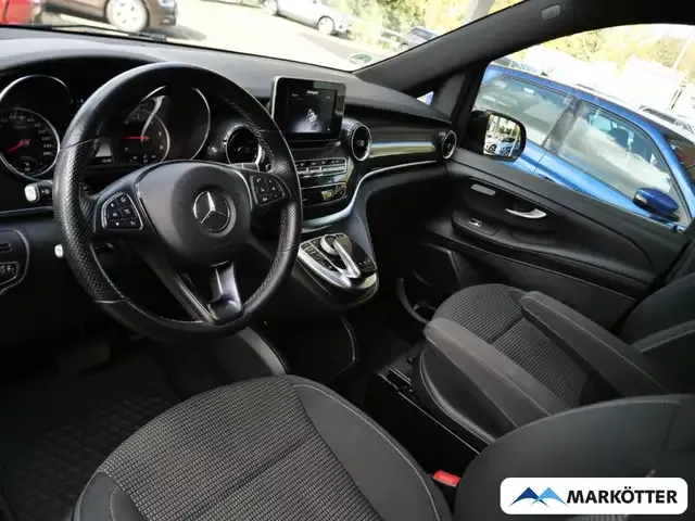 Mercedes-Benz V 220