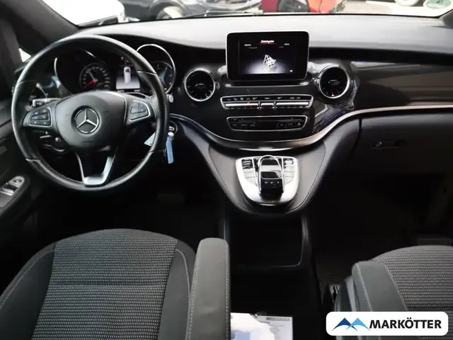 Mercedes-Benz V 220