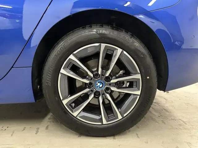 BMW 225