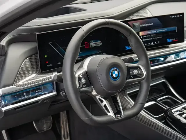 BMW i7