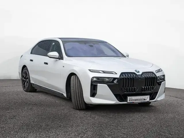 BMW i7