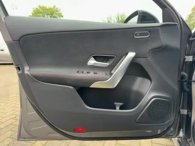 Mercedes-Benz A 220