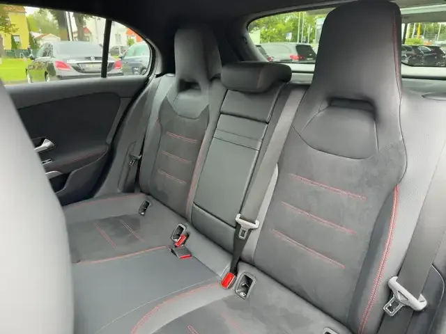 Mercedes-Benz A 220