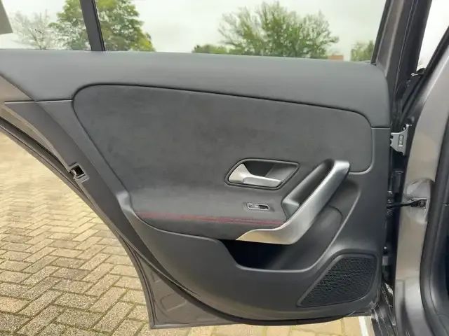 Mercedes-Benz A 220