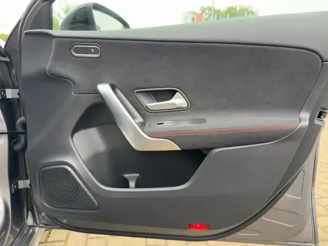 Mercedes-Benz A 220