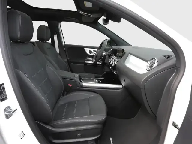 Mercedes-Benz GLA 220