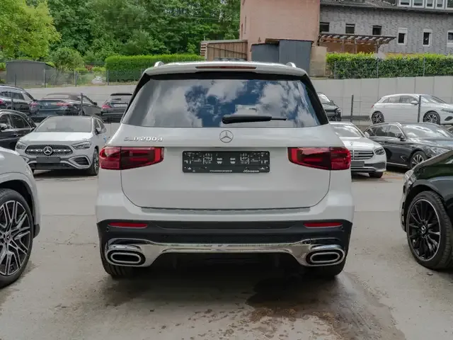 Mercedes-Benz GLB 200