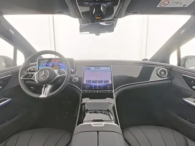 Mercedes-Benz EQE 300