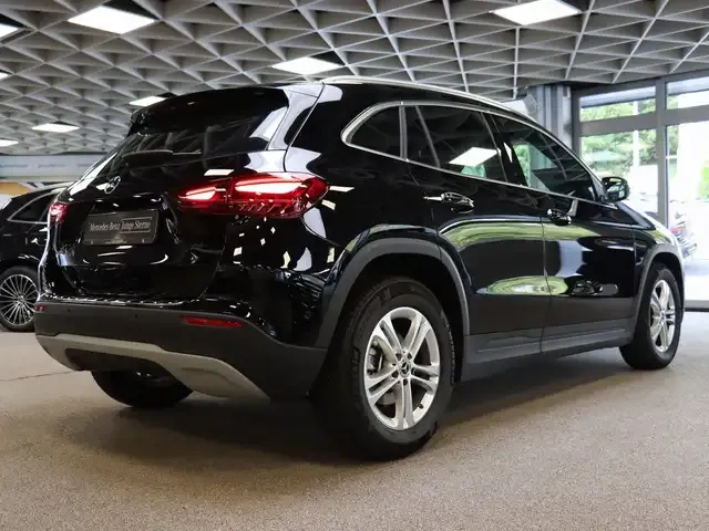 Mercedes-Benz GLA 180