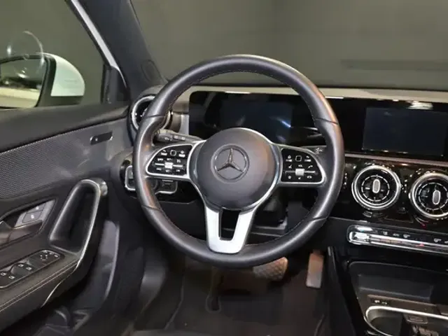Mercedes-Benz A 220