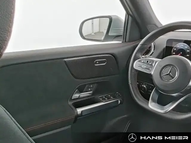 Mercedes-Benz GLB 180