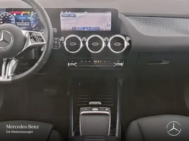 Mercedes-Benz GLA 220