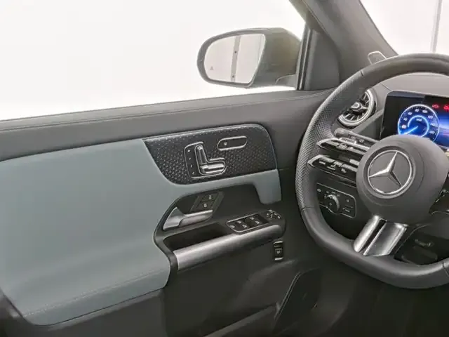 Mercedes-Benz EQA 300