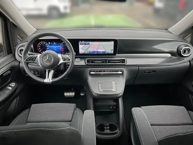Mercedes-Benz V 220