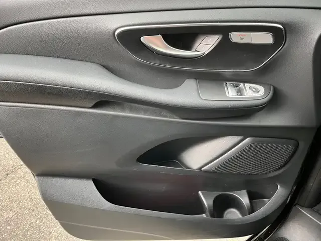 Mercedes-Benz V 220