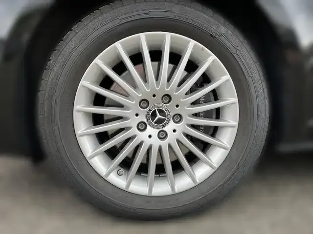 Mercedes-Benz V 220
