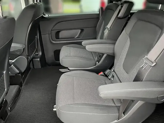 Mercedes-Benz V 220