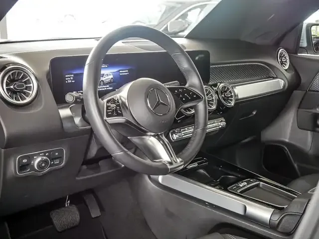 Mercedes-Benz EQB 300