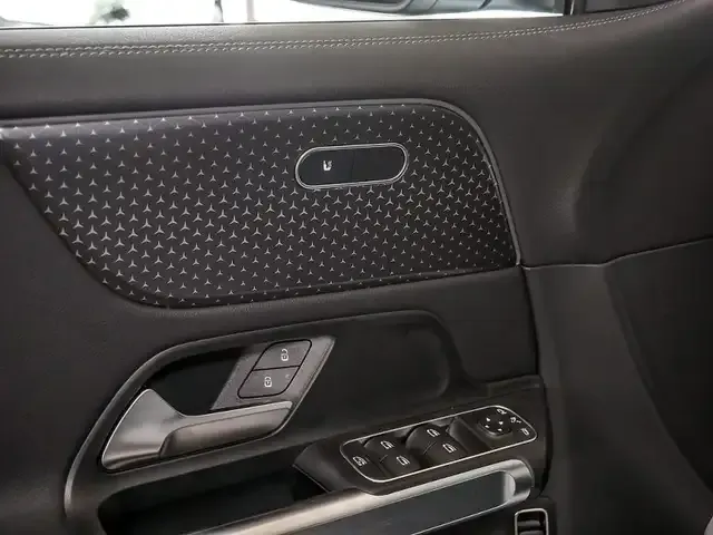 Mercedes-Benz EQB 300
