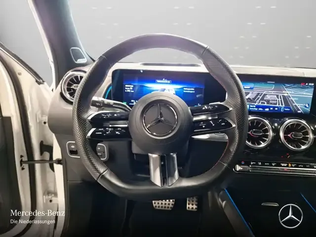 Mercedes-Benz EQB 300