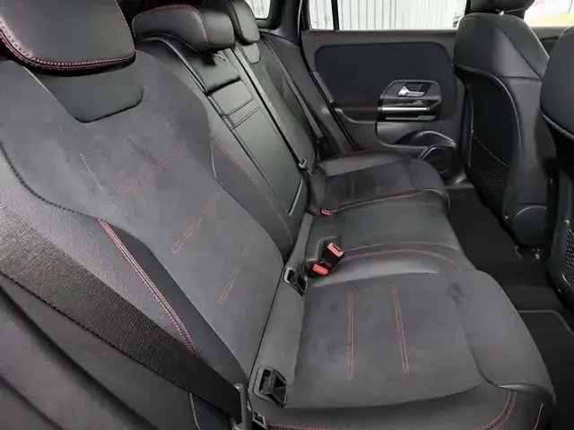 Mercedes-Benz EQA 300
